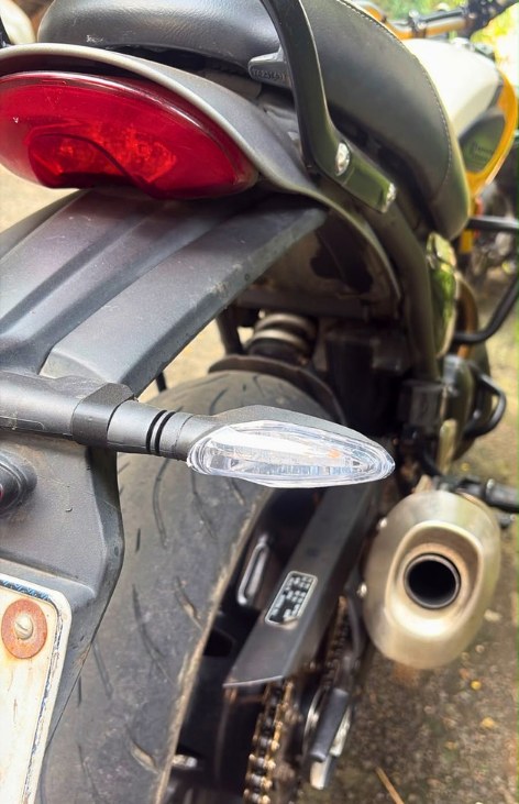 Amber LED indicators installed on a Triumph 400 rear using the MotoNyx adapter